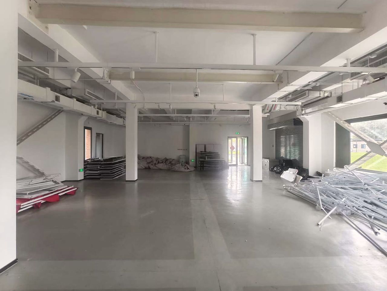 展示ホール · 施工中の現場